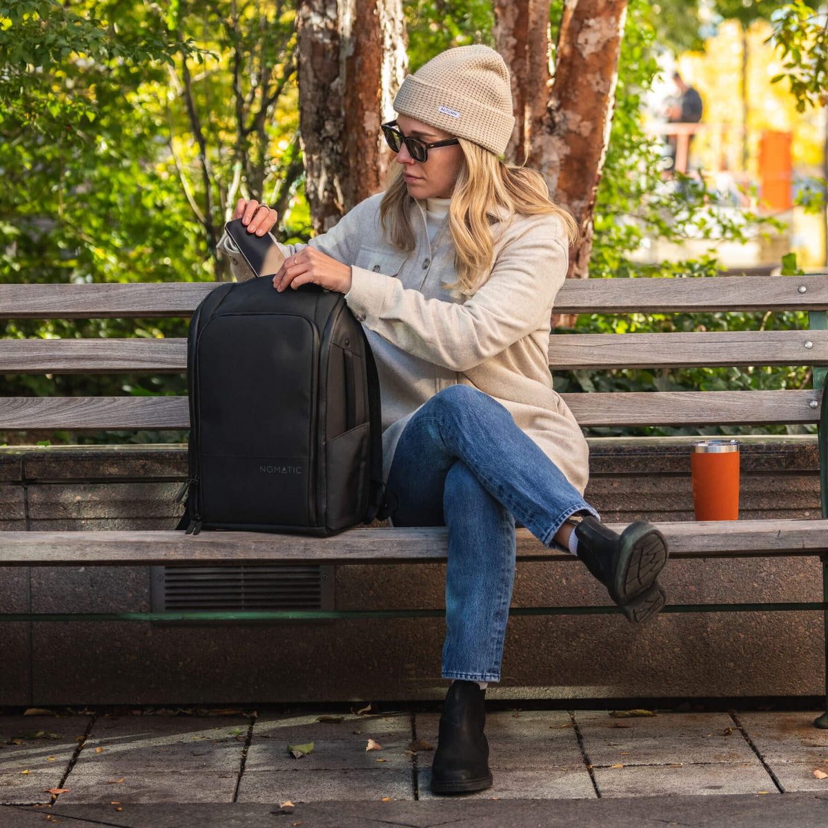NOMATIC Backpack 14L in black, product features graphic