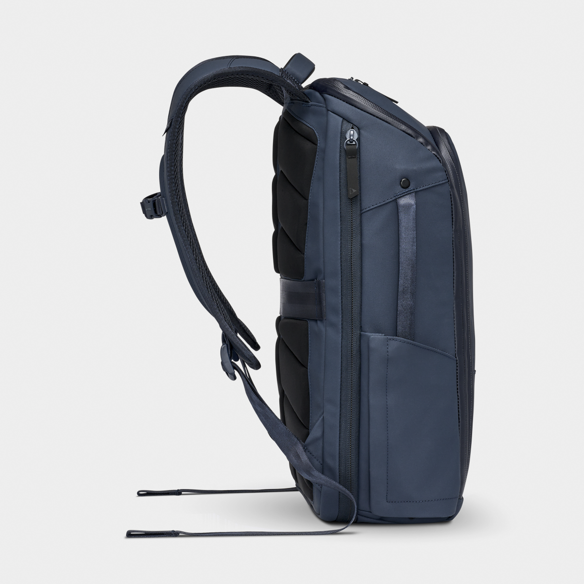 NOMATIC Backpack 14L in navy, product view