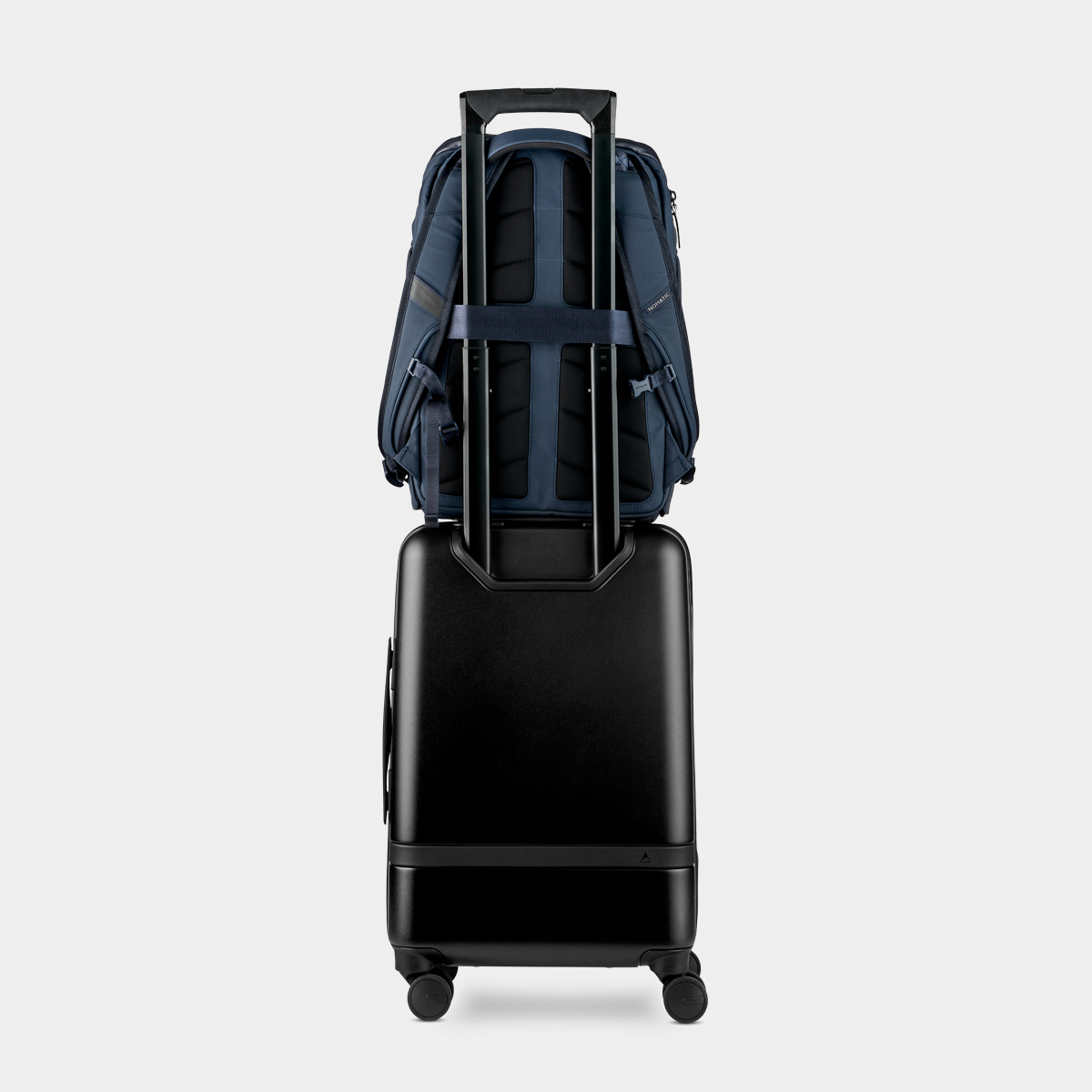 NOMATIC Backpack 14L in navy, product view