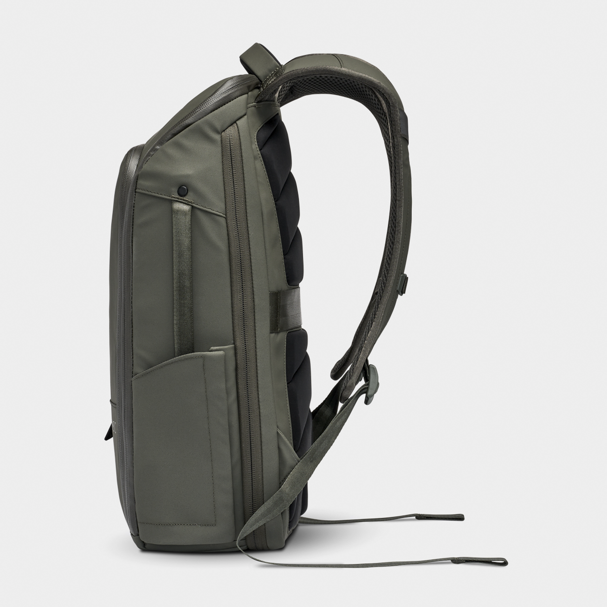 NOMATIC Backpack 14L in olive, product view