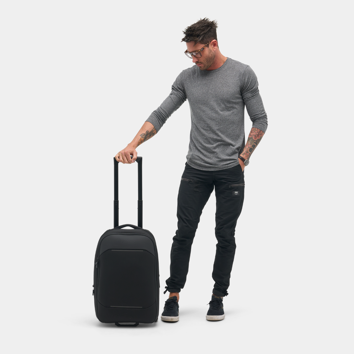 NOMATIC Navigator Carry-On 37L in black, product detail view