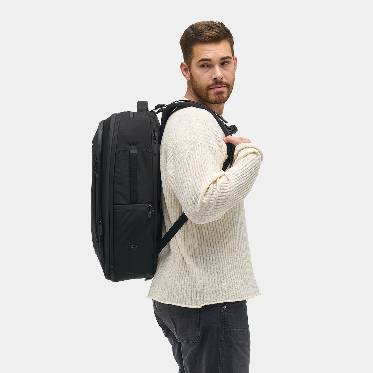 NOMATIC Navigator Travel Backpack 32L in black, product detail view