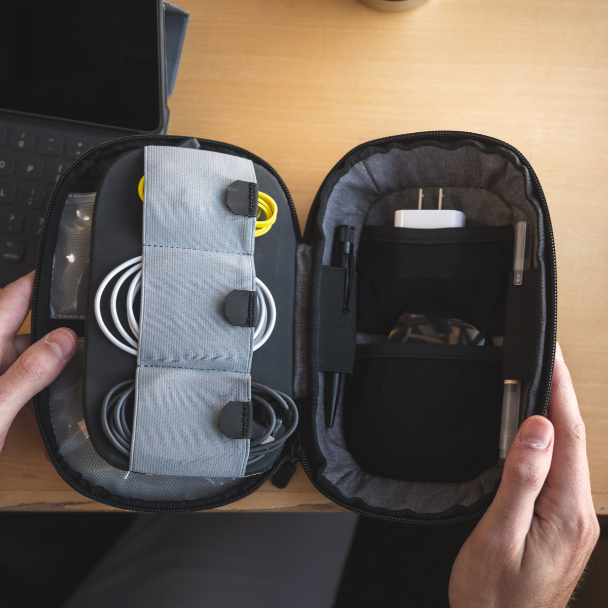 Nomatic Navigator Tech Organizer