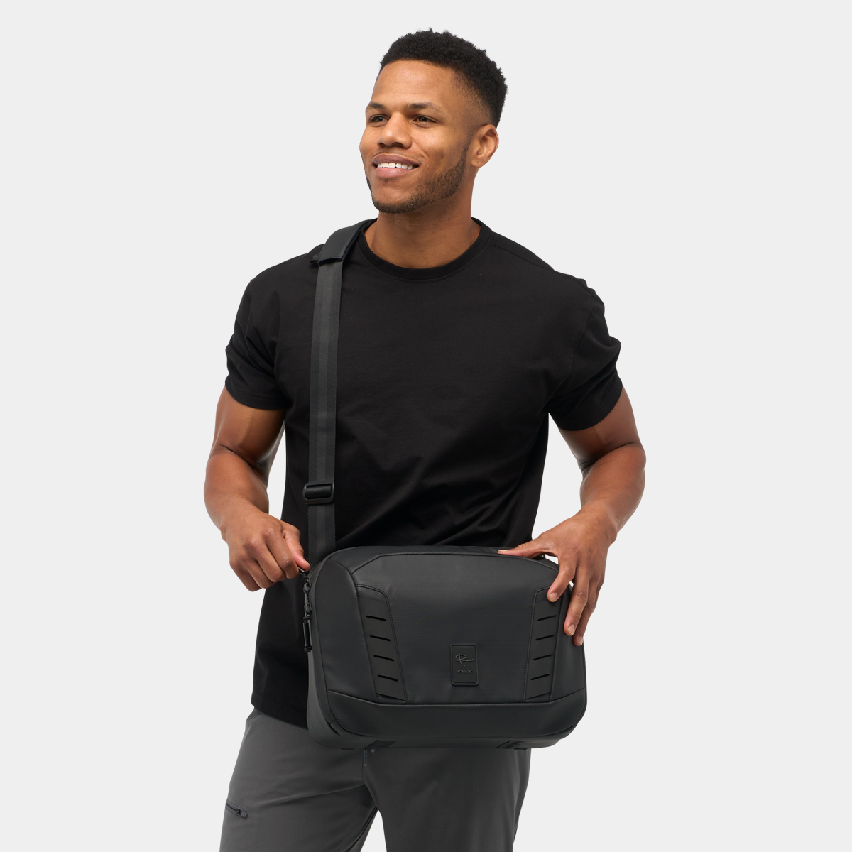 Nomatic McKinnon Camera Messenger 13L