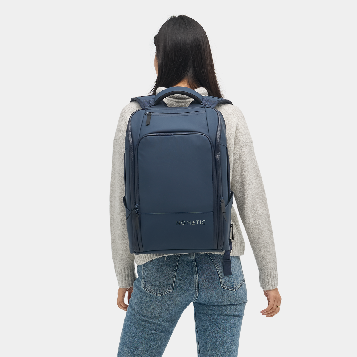 Nomatic Travel Pack 20L navy on model - lifestyle outdoor travel shot#color_navy